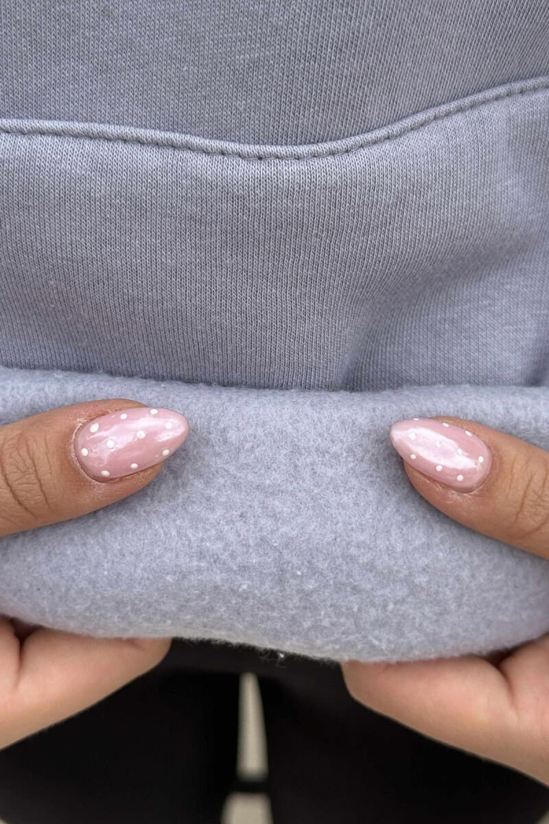 HOODIE NJË NGJYRËSHE ME PUSH DHE LOGO NË PJESËN PARA PËR FEMRA NË NGJYRË GRI TË ZBARDHUR - 5