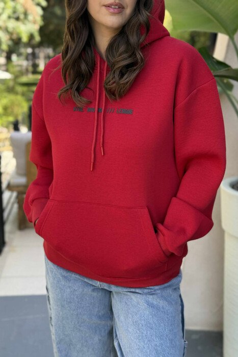 HOODIE NJË NGJYRËSHE ME PUSH DHE ME SHKRIM PARA PËR FEMRA NË NGJYRË TË KUQE - 3