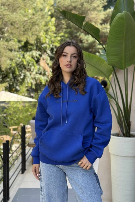 HOODIE NJË NGJYRËSHE ME PUSH DHE ME SHKRIM PARA PËR FEMRA NË NGJYRËN BLU - 2
