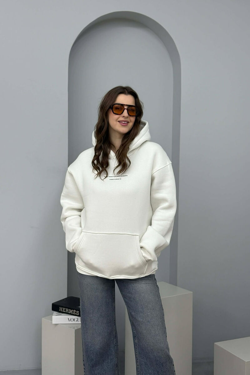 HOODIE NJE NGJYRESHE ME PUSH DHE ME SHKRIM TE THJESHTE NE PJESEN PARA PER FEMRA NE NGJYRE KREM - 1