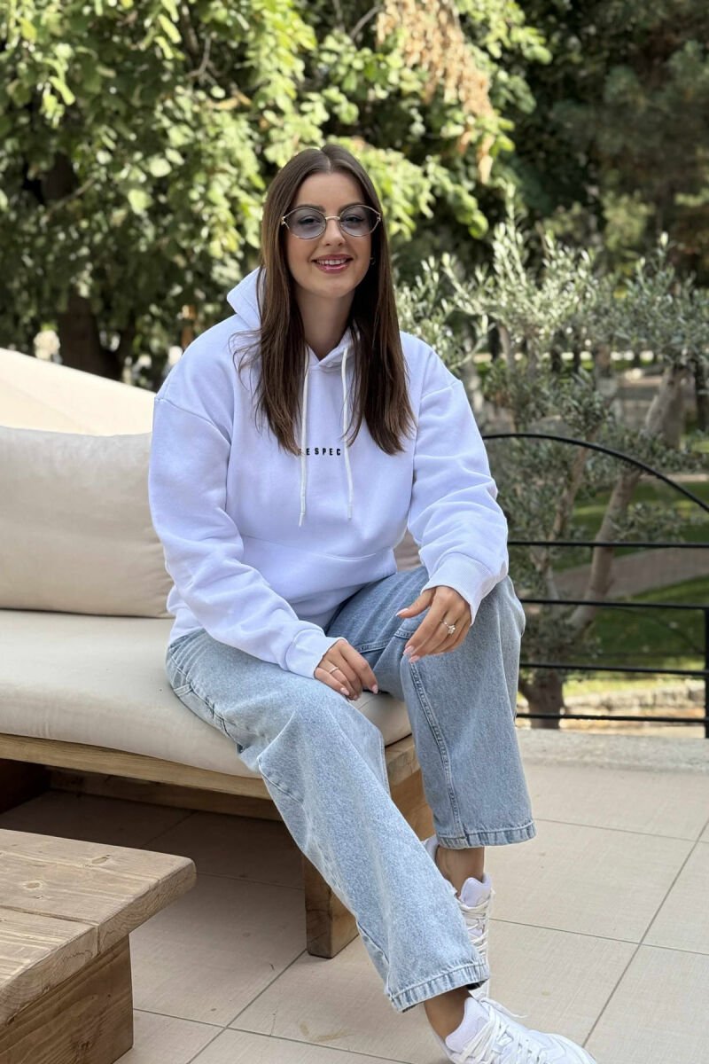HOODIE NJË NGJYRËSHE ME PUSH DHE ME SHKRIM TE THJESHTË PARA PËR FEMRA NË NGJYRË TË BARDHË - 2