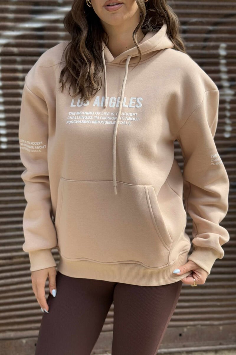 HOODIE NJË NGJYRËSHE ME PUSH DHE ME SHKRIME NË PJESËN PARA PËR FEMRA NË NGJYRËN BEZHË - 5