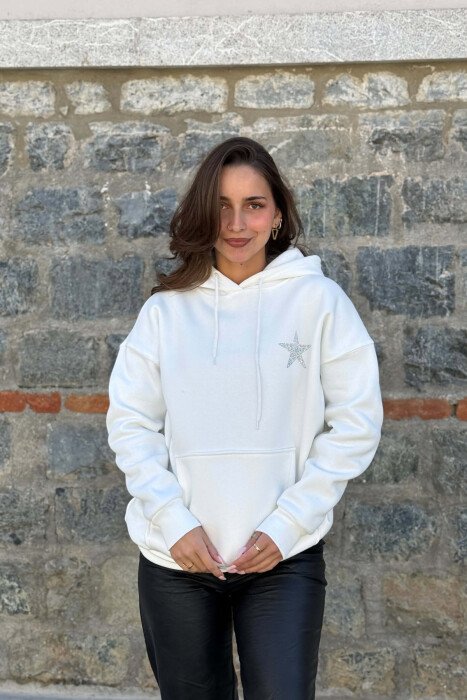 HOODIE NJE NGJYRESHE ME PUSH ME DETAJIN E GUREVE PER FEMRA NE NGJYRE TE BARDHE - KLAUDIO FASHION
