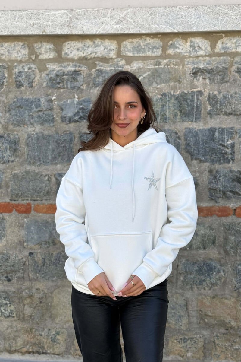 HOODIE NJE NGJYRESHE ME PUSH ME DETAJIN E GUREVE PER FEMRA NE NGJYRE TE BARDHE - 1