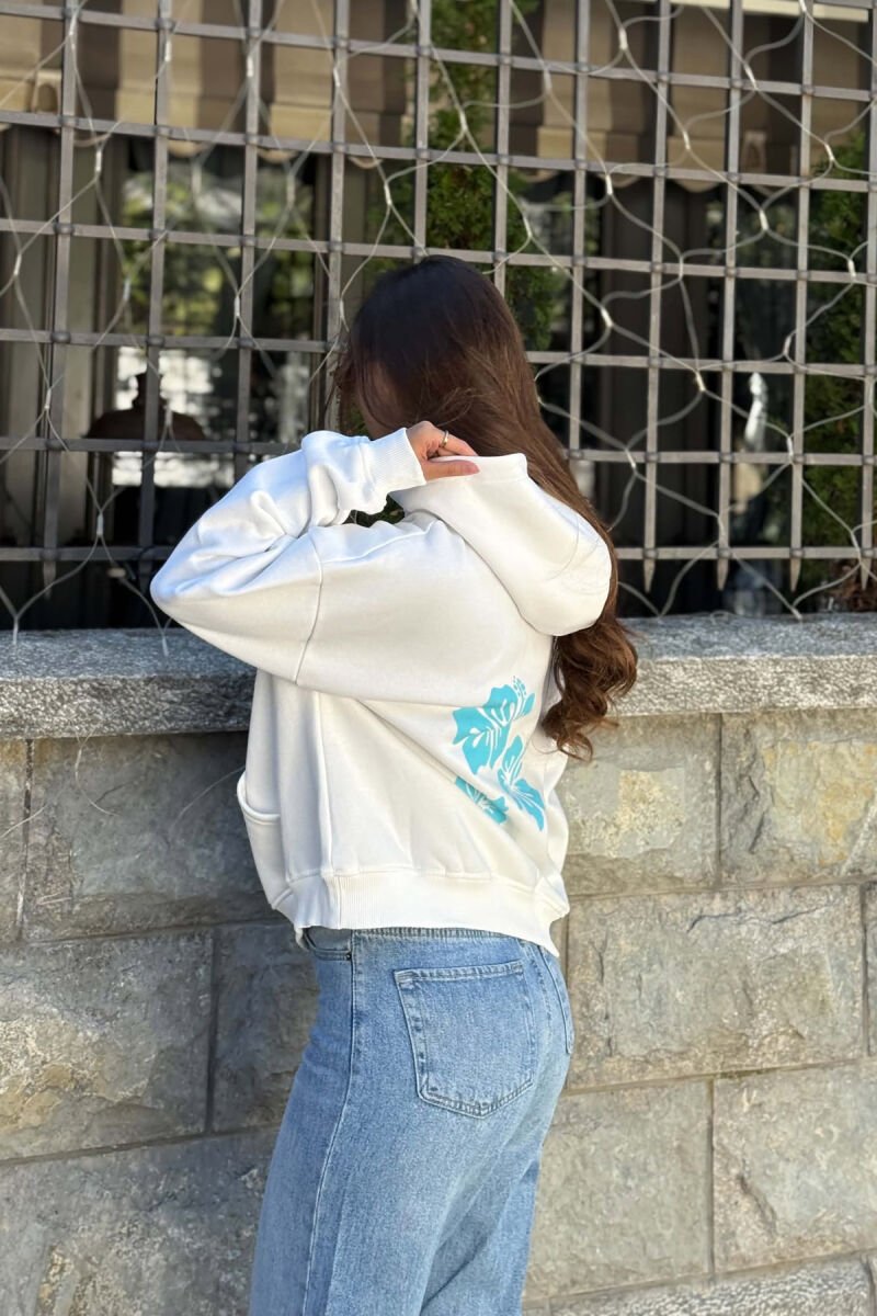 HOODIE NJE NGJYRESHE ME PUSH ME IMAZHE TE LULEVE PER FEMRA NE NGJYRE TE BARDHE - 3