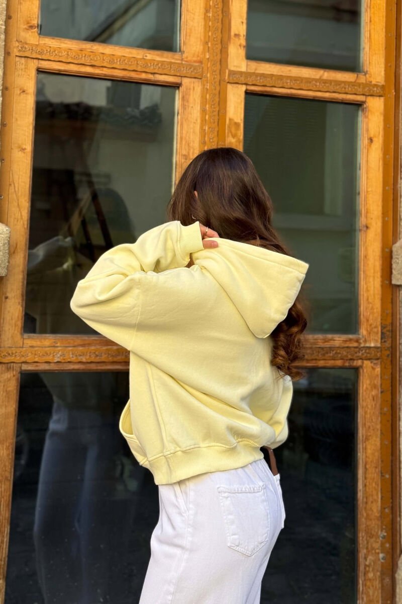 HOODIE NJE NGJYRESHE ME PUSH PER FEMRA NE NGJYRE TE VERDHE - 3