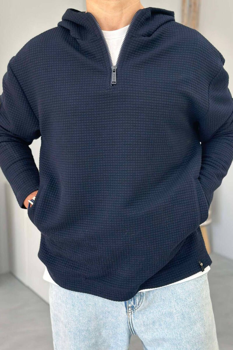 HOODIE NJË NGJYRËSHE ME ZINXHIR PËR MESHKUJ NË NGJYRËN BLU TË ERRËT - 1