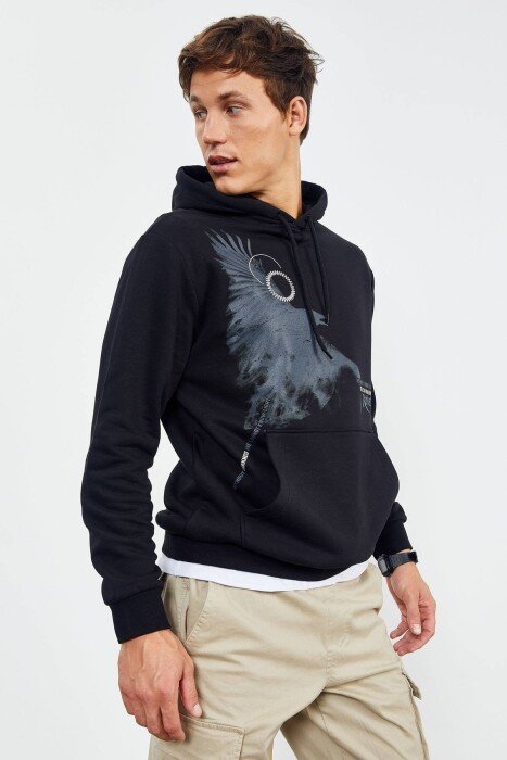 HOODIE NJË NGJYRËSHE PËR MESHKUJ NË NGJYRËN E ZEZË - 2
