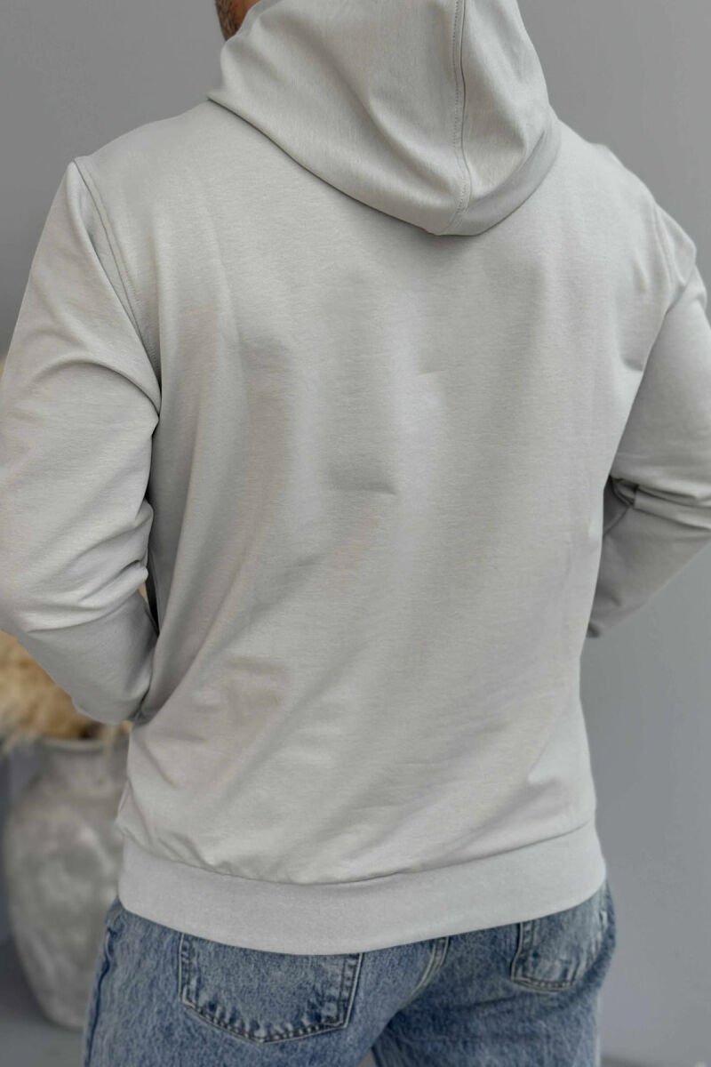 HOODIE NJËNGJYRËSHE E THJESHTË PËR MESHKUJ NË NGJYRËN GRI TË ZBARDHUR - 3