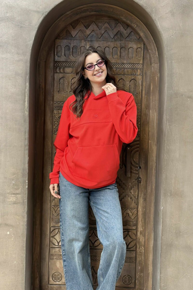 HOODIE NJËNGJYRËSHE ME LOGO TË THJESHTË PARA PËR FEMRA NË NGJYRË TË KUQE - 1