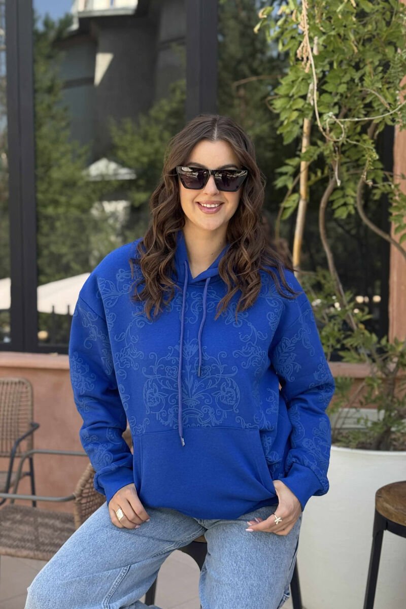 HOODIE NJËNGJJYRËSHE ME PUSH DHE DIZENJO LULESH PËR FEMRA NË NGJYRËN BLU - 2