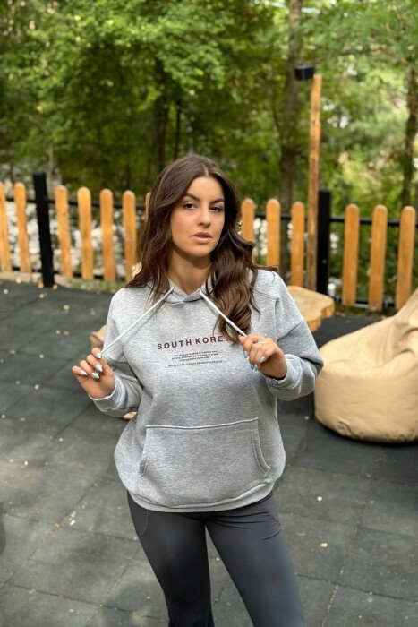 HOODIE NJËNGJYRËSHE ME PUSH DHE ME SHKRIME TË THJESHTA PËR FEMRA NË NGJYRËN GRI - 1