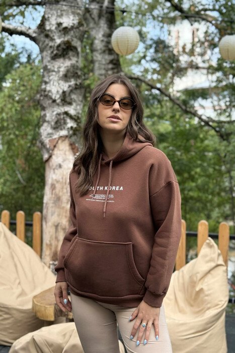 HOODIE NJËNGJYRËSHE ME PUSH DHE ME SHKRIME TË THJESHTA PËR FEMRA NË NGJYRËN KAFE - 4