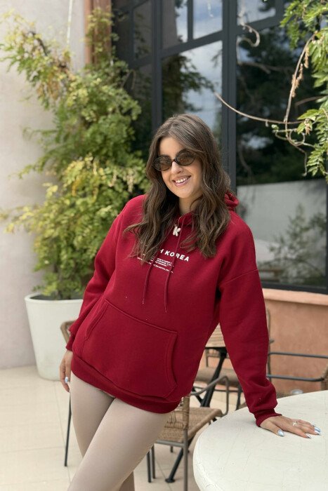 HOODIE NJËNGJYRËSHE ME PUSH DHE ME SHKRIME TË THJESHTA PËR FEMRA NË NGJYRËN VISHNJË - 2