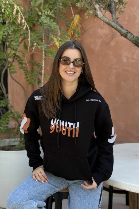 HOODIE NJËNGJYRËSHE ME PUSH DHE SHKRIM PËR FEMRA NË NGJYRËN E ZEZË - 2