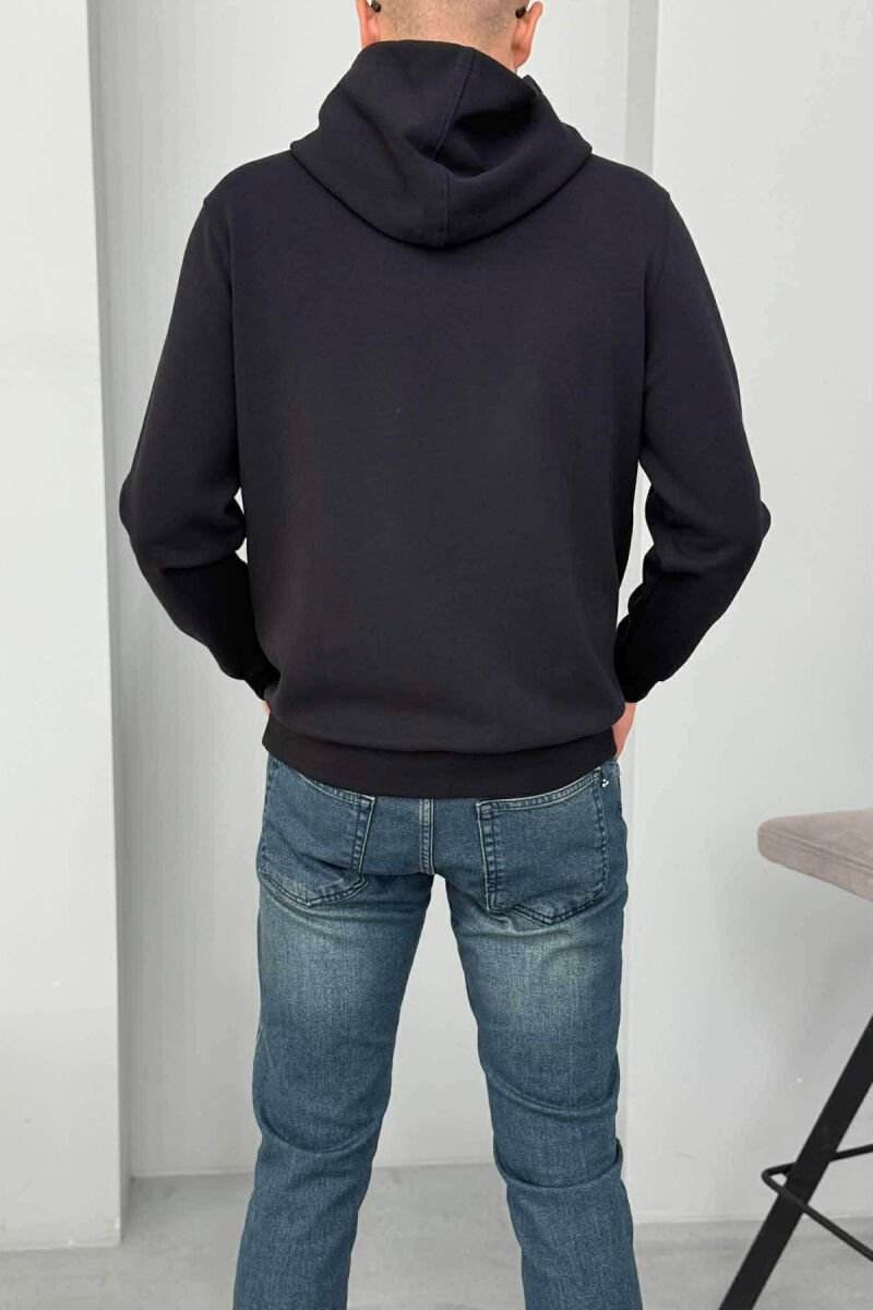 HOODIE NJËNGJYRËSHE ME SHKRIME PARA PËR MESHKUJ NË NGJYRËN BLU TË ERRËT - 3