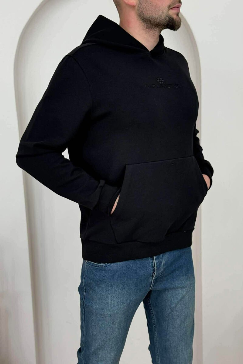 HOODIE NJËNGJYRËSHE ME SHKRIME PARA PËR MESHKUJ NË NGJYRËN E ZEZË - 4