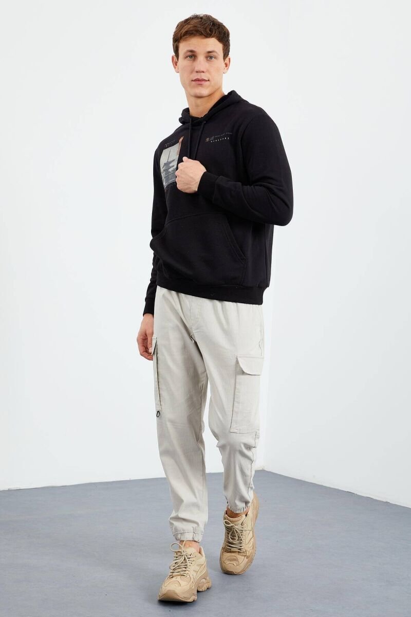HOODIE PAMBUKU ME IMAZH PËR MESHKUJ NË NGJYRËN E ZEZË - 7