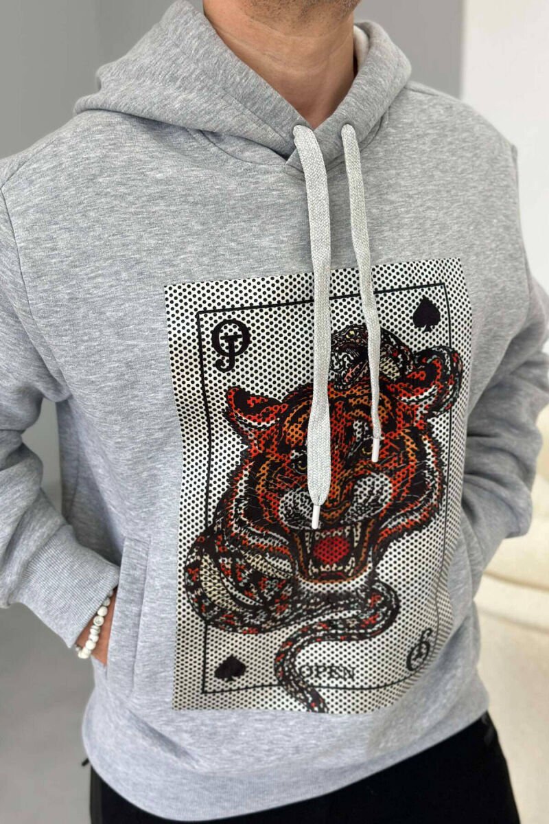 HOODIE PËR MESHKUJ ME DIZANJ TIGRI NË NGJYRËN GRI - 2