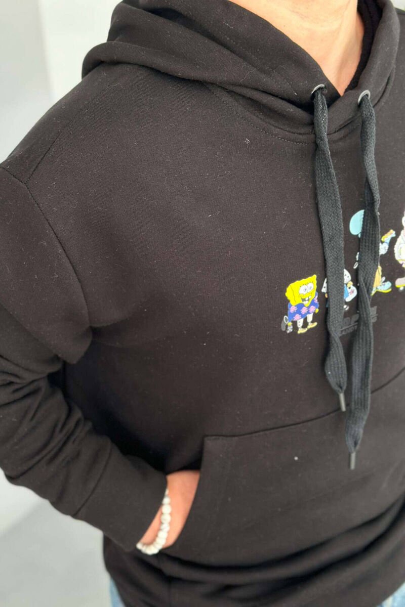 HOODIE PËR MESHKUJ ME DIZENJO SPONGEBOB NË NGJYRËN E ZEZË - 3