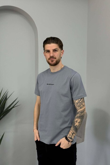 T-SHIRT I THJESHTË ME SHKRIME PËR MESHKUJ NË NGJYRËN GRI 