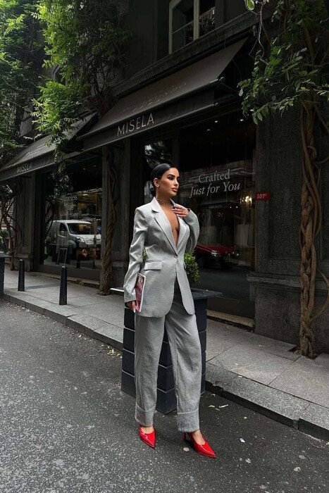 KOSTUM ME SHKËLQIM XHAKETË DHE PANTALLONA PËR FEMRA NË NGJYRËN GRI - KLAUDIO FASHION