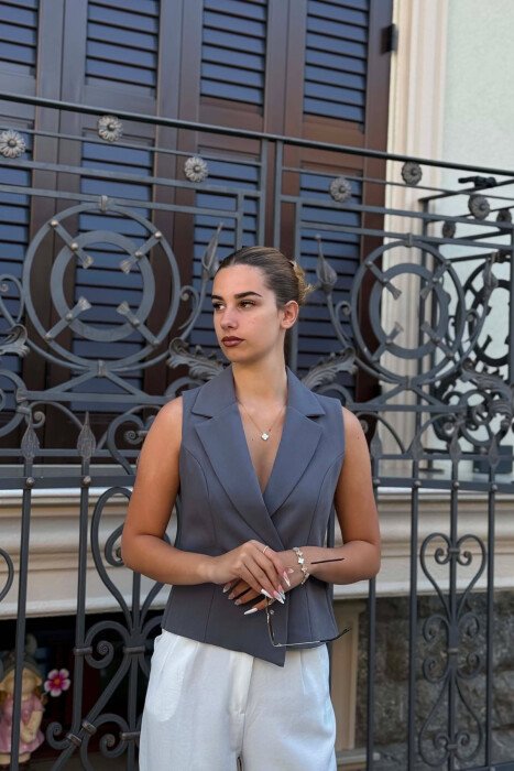 JELEK NJE NGJYRESH ME DY BUTONA PER FEMRA NE NGJYRE GRI HIRI - 2
