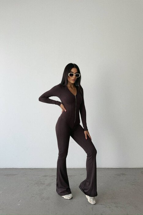 JUMPSUIT NJË NGJYRËSH ME ZINXHIR PËR FEMRA NË NGJYRE KAFE - 6