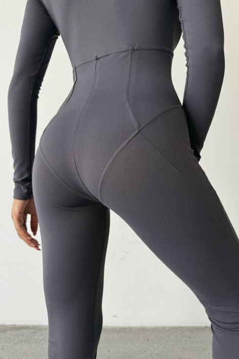 JUMPSUIT NJË NGJYRËSH ME ZINXHIR PËR FEMRA NË NGJYRËN GRI E ERRËT - 3