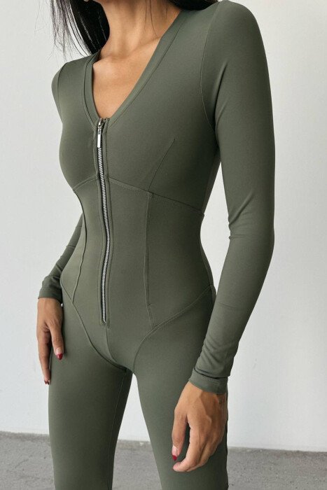 JUMPSUIT NJË NGJYRËSH ME ZINXHIR PËR FEMRA NË NGJYRËN JESHILE - 4
