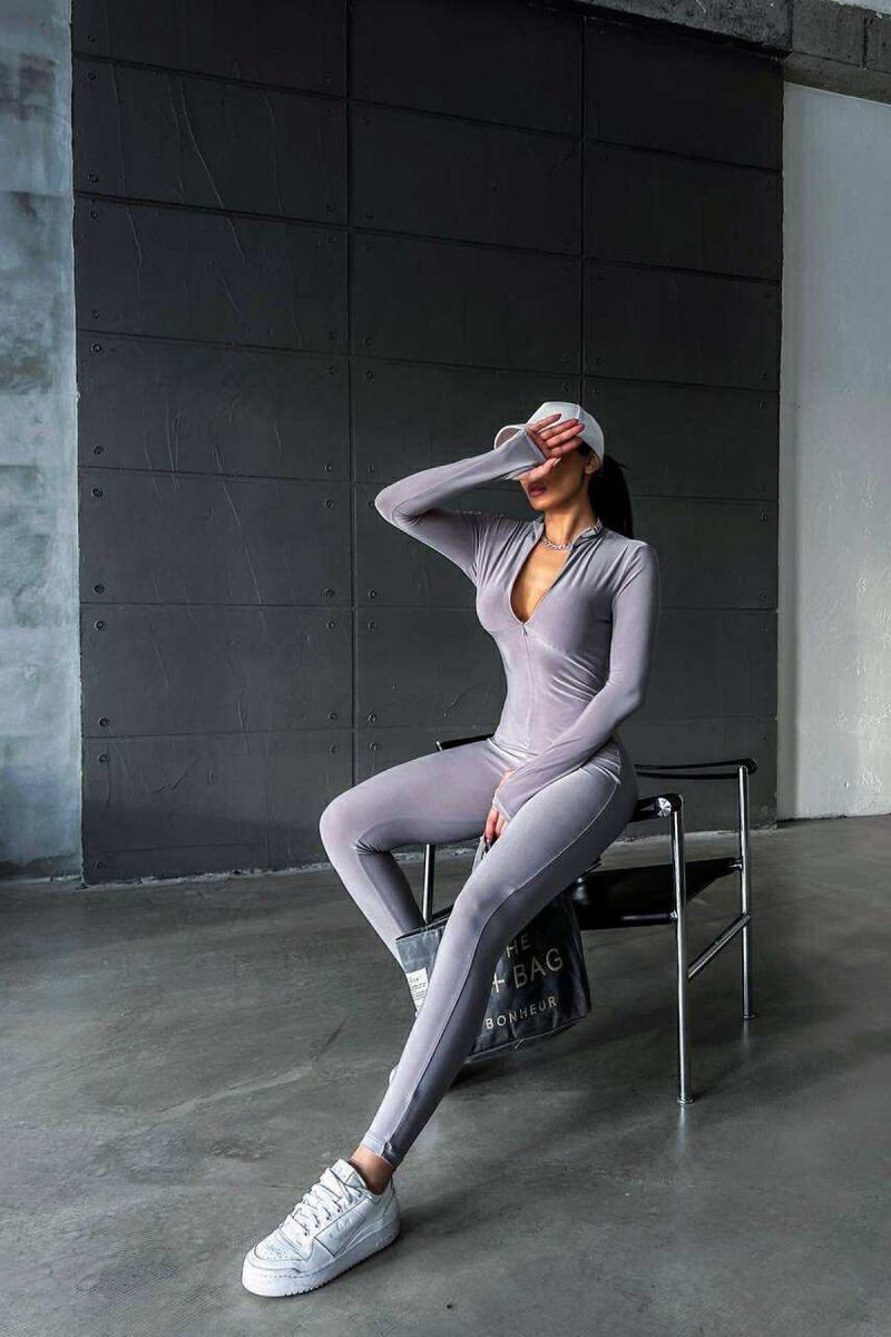 JUMPSUIT ME ZINXHIR PËR FEMRA NË NGJYRËN GRI E ZBARDHUR - 4