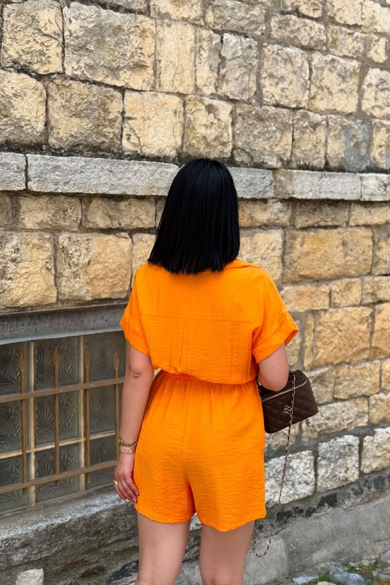 JUMPSUIT NJE NGJYRESH I SHKURTER PER FEMRA NE NGJYRE PORTOKALLI - 4