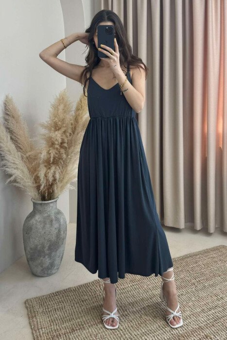 JUMPSUIT NJË NGJYRËSH I THJESHTË PËR FEMRA NË NGJYRËN GRI E ERRËT - 2