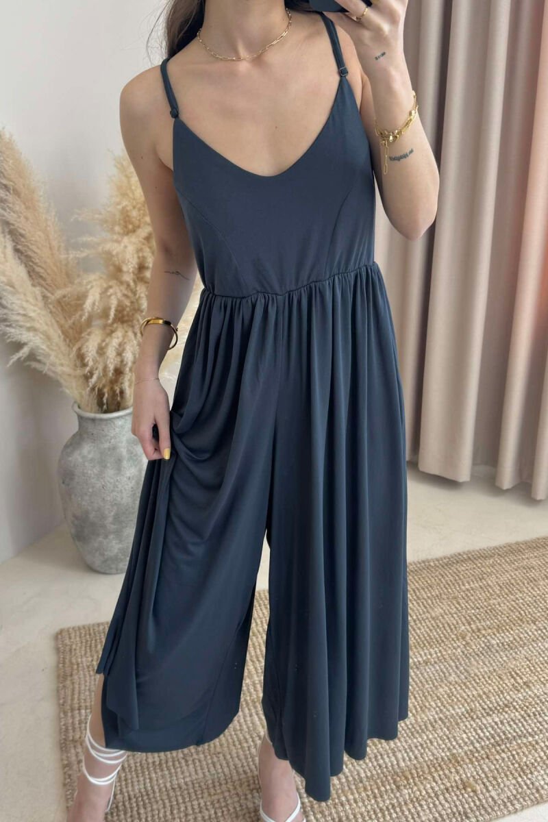 JUMPSUIT NJË NGJYRËSH I THJESHTË PËR FEMRA NË NGJYRËN GRI E ERRËT - 3