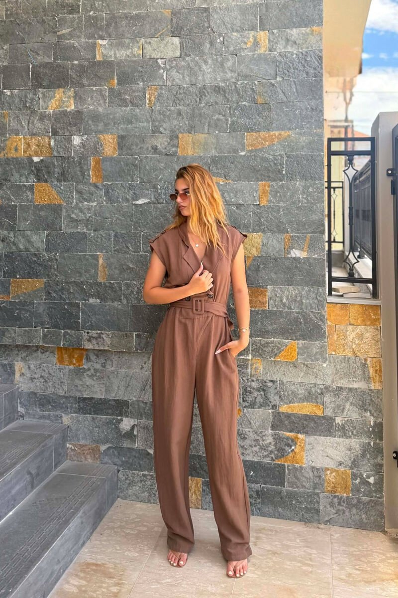 JUMPSUIT NJE NGJYRESH ME DETAJIN E RRIPIT PER FEMRA NE NGJYRE KAFE - 4