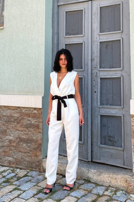 JUMPSUIT NJE NGJYRESH ME JAKE V DHE ME DETAJIN E RRIPIT PER FEMRA NE NGJYRE TE BARDHE - KLAUDIO FASHION