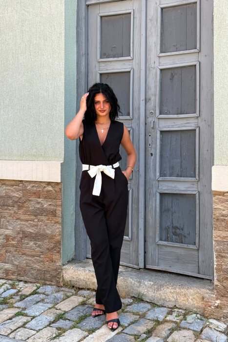 JUMPSUIT NJE NGJYRESH ME JAKE V DHE ME DETAJIN E RRIPIT PER FEMRA NE NGJYRE TE ZEZE 