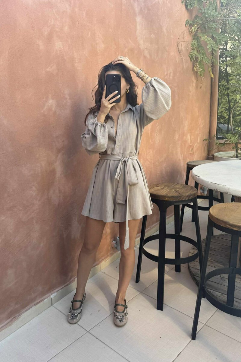 JUMPSUIT NJË NGJYRËSH ME KOPSA DHE LIDHËSE PËR FEMRA NË NGJYRËN KAFE TË ZBARDHUR - 2