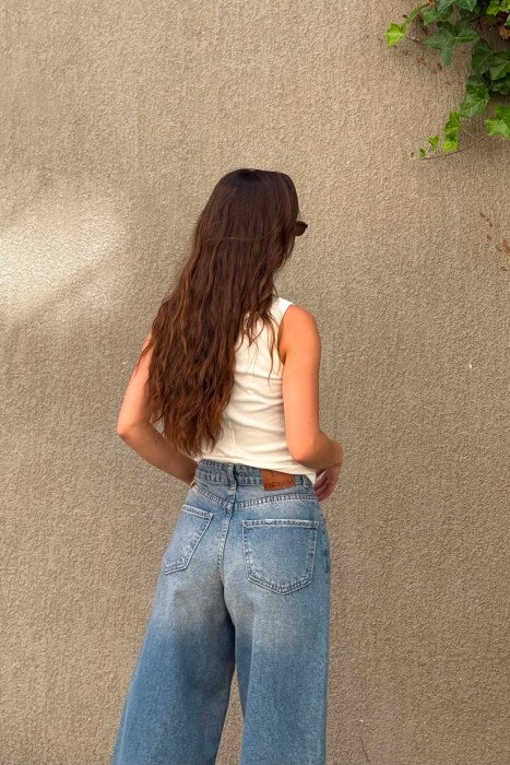 KANATIERE NJE NGJYRESHE E THJESHTE PER FEMRA NE NGJYRE TE BARDHE - 3