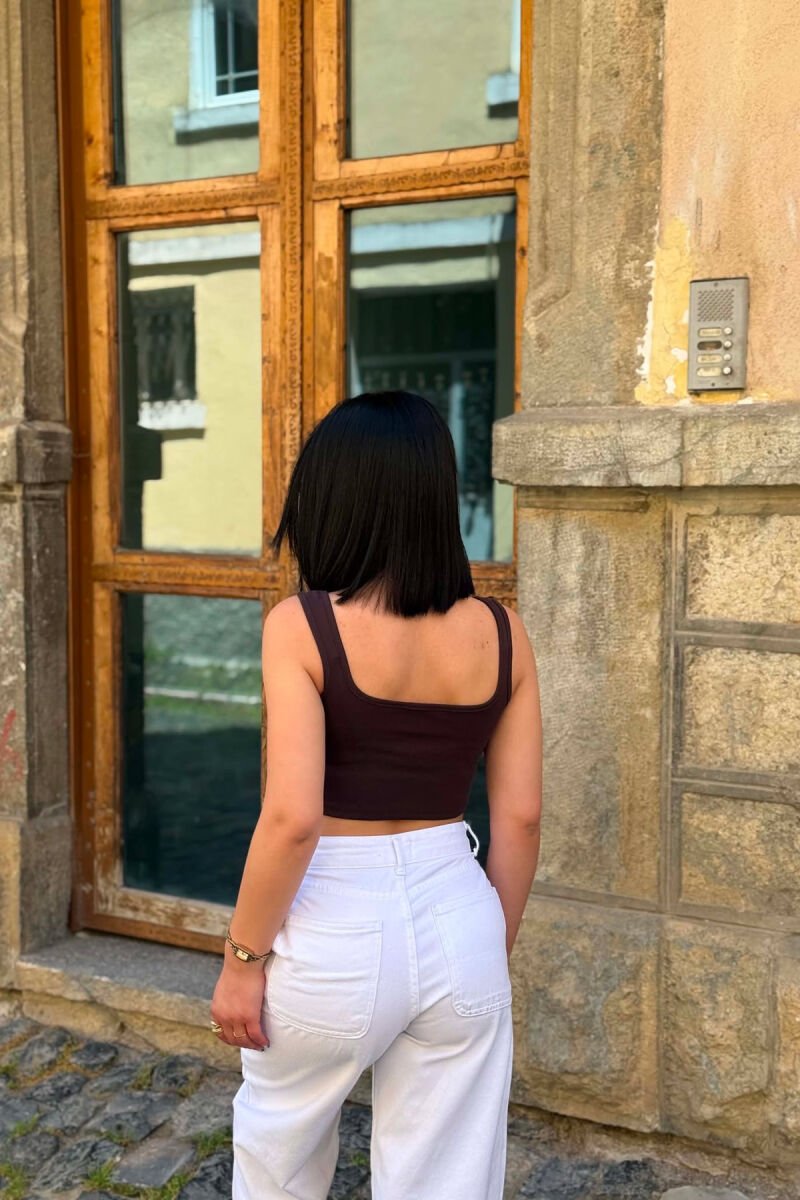 KANATJERE E THJESHTE NJE NJGYRESHE PER FEMRA NE NGJYRE KAFE - 3