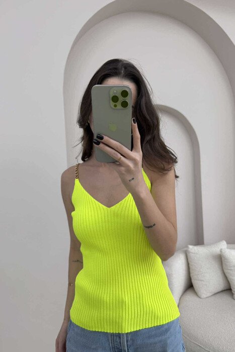 KANATJERE ME DETAJIN E ZINXHIRIT PËR FEMRA NË NGJYRËN NEON - 1