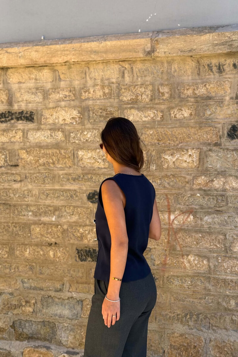 KANTJERE NJE NGJYRESHE ME BUTONA SILVER PER FEMRA NE NGJYRE BLU - 2