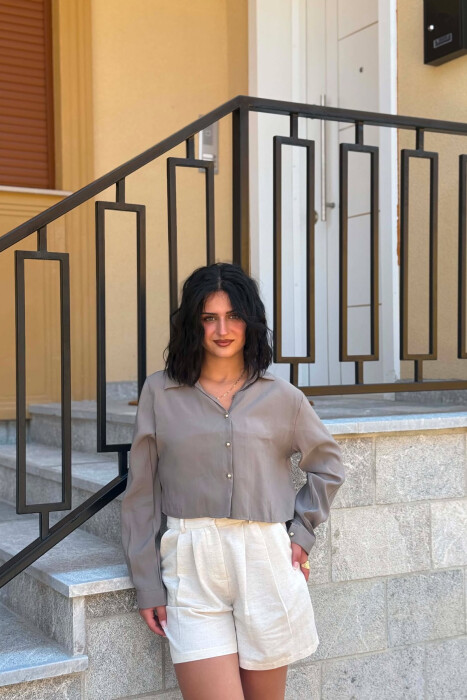 KEMISHE E SHKURTER NJE NGJYRESHE ME BUTONA PER FEMRA NE NGJYRE GRI - KLAUDIO FASHION