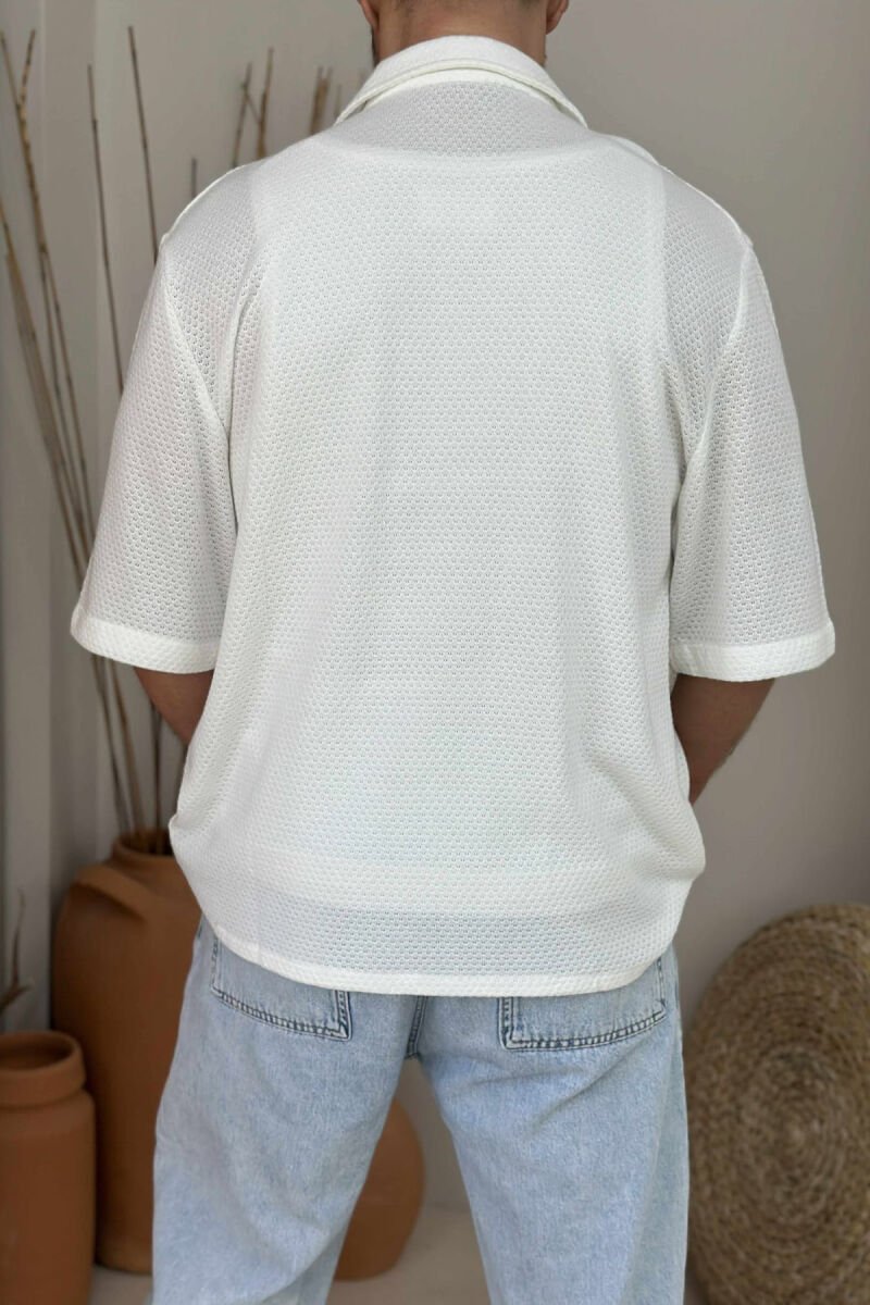 KËMISHË E THJESHTË ME MËNGË TË SHKURTRA PËR MESHKUJ NË NGJYRËN E BARDHË - 2