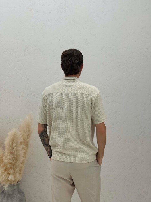 KEMISHE ME MENGE TE SHKURTRA E TEKSTURUAR PER MESHKUJ NE NGJYRE KREM - 7