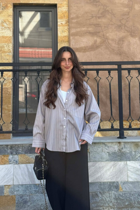 KËMISHË ME VIJA ME DETAJIN E KOPSAVE PËR FEMRA NË NGJYRËN GRI - 1