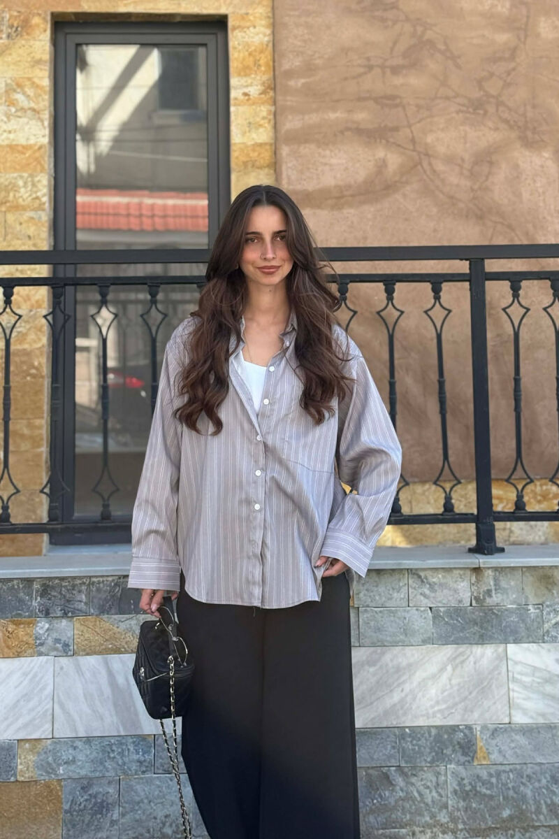 KËMISHË ME VIJA ME DETAJIN E KOPSAVE PËR FEMRA NË NGJYRËN GRI - 1