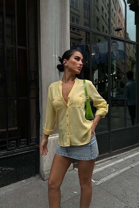 KËMISHË NJË NGJYRËSHE ME DETAJIN E KOPSAVE GOLD PËR FEMRA NË NGJYRËN E VERDHË - 1