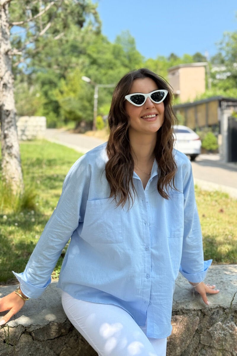 KËMISHE NJË NGJYRËSHE ME DETAJIN E XHEPAVE PËR FEMRA NË NGJYRËN BLU E ZBARDHUR - 5