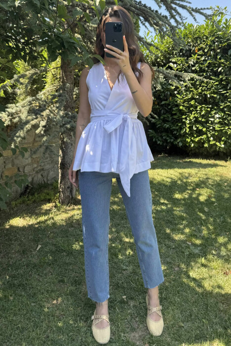 KËMISHE NJË NGJYRËSHE ME DETAJIN E LIDHSES PËR FEMRA NË NGJYRËN E BARDHË - KLAUDIO FASHION